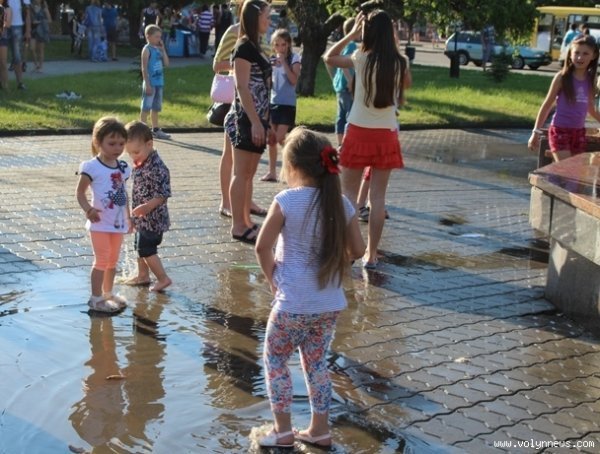 «Поливальна» неділя в Луцьку. ФОТО