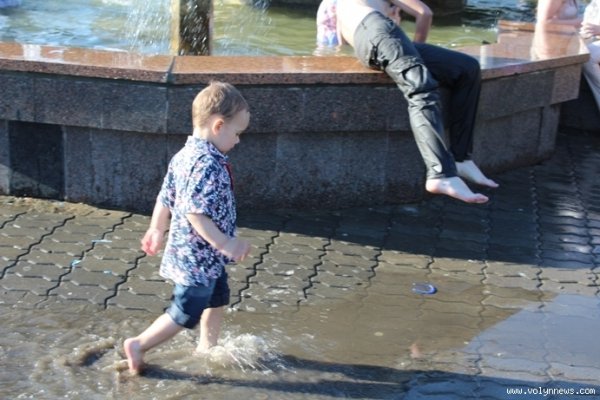 «Поливальна» неділя в Луцьку. ФОТО