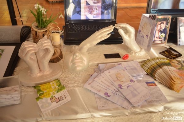 У Луцьку показали «весілля по-новому». ФОТО