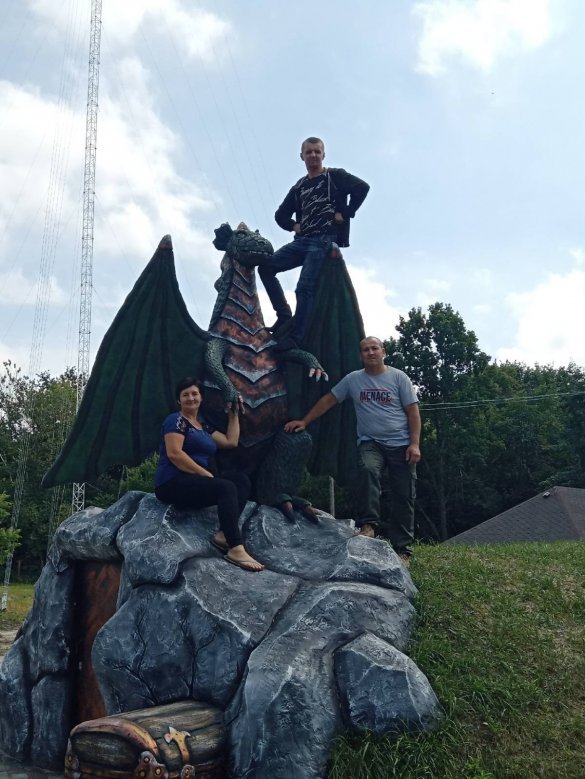 Знайомилася із ліпкою потайки за хлівом: волинянка створює унікальні бетонні скульптури. ФОТО