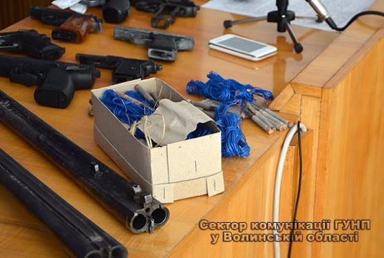 Волиняни добровільно здали 70 одиниць зброї. ФОТО