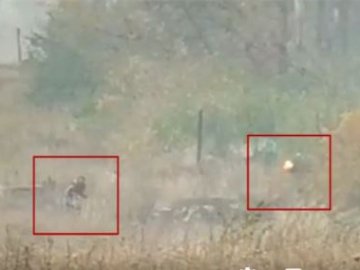 Пожежі на Луганщині: з’явилось відео, як бойовик підпалює суху траву