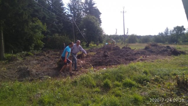 У Ківерцях біля озера влаштували толоку. ФОТО