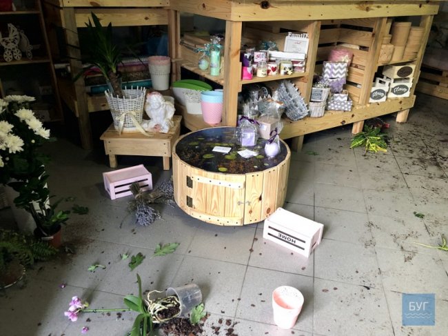 Волинянин, який потрощив квітковий магазин екс-дружини, «помирився» з нею