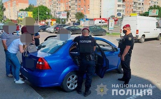 У Луцьку поблизу автостанції затримали наркодилера. ФОТО