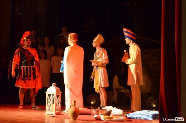 «Чужих дітей не буває»: маленькі лучани відвідали благодійний концерт