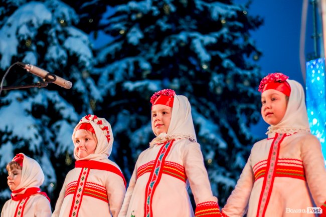 У Луцьку урочисто засвітили головну ялинку міста. ФОТО