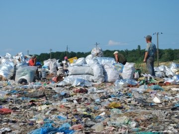 Луцькі депутати заборонили приймати сміття із інших областей 