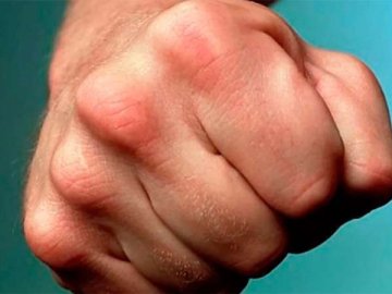 У Ковелі чоловік вдарив неповнолітнього за «домофонні» ігри