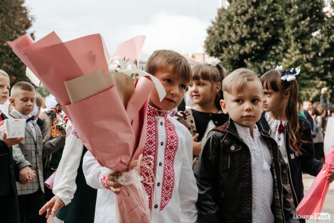 У Луцькому НВК №26 пролунав перший дзвінок. ФОТОРЕПОРТАЖ