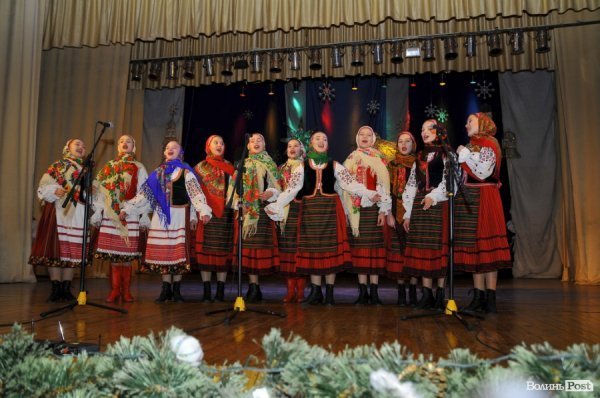 Різдвяний концерт у Луцьку: вальс, вірш і віншування