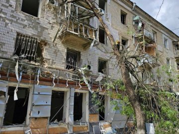 Росія вдарила з авіації по центру Херсона, є постраждалі