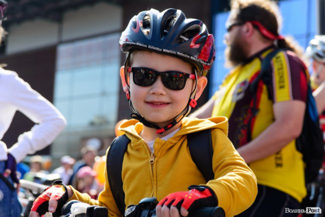 З дітками, собакою та у вишиванках: як лучани провели «Велодень-2019». ФОТО