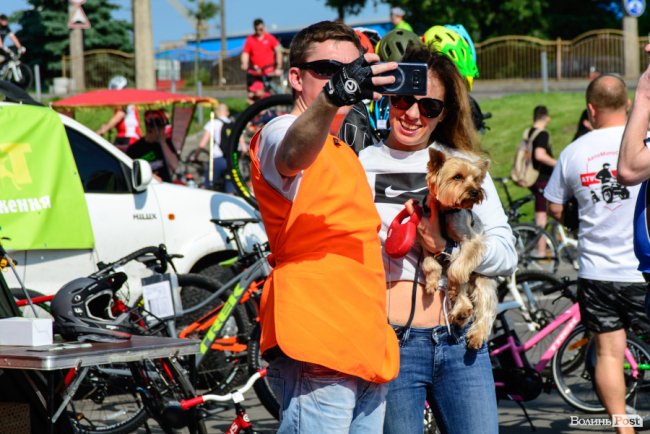 З дітками, собакою та у вишиванках: як лучани провели «Велодень-2019». ФОТО