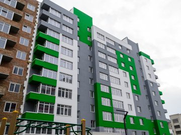 Холод – не завада: як у Луцьку будують «карамельний» житловий комплекс. ФОТО*