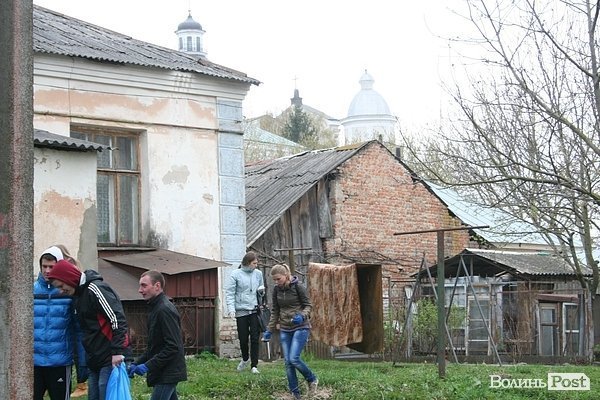 У Луцьку прибирали сміття в заповіднику. ФОТО