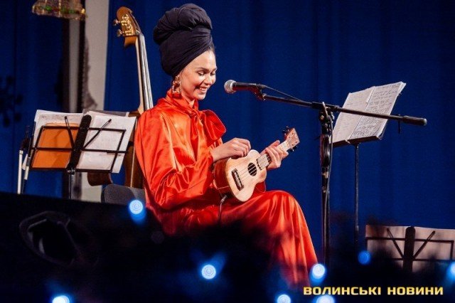 Столичний гурт UrbanGypsy привіз лучанам справжнє «Різдво у джазі». ФОТО, ВІДЕО