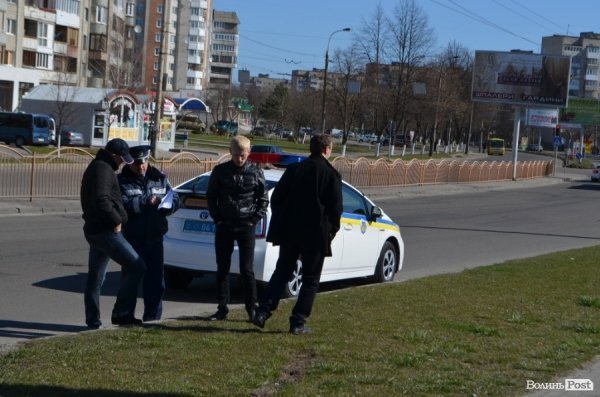 У Луцьку громадські активісти провели «дорожній» флешмоб. ФОТО