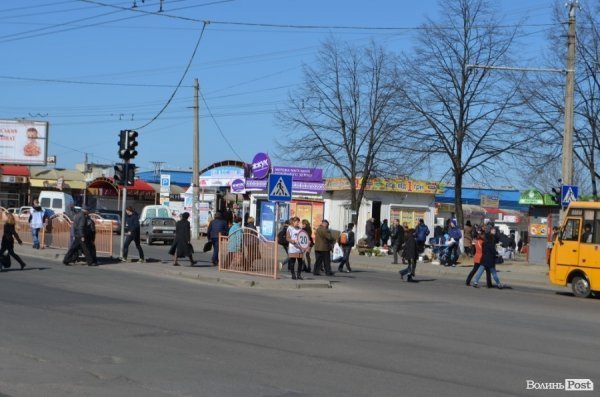 У Луцьку громадські активісти провели «дорожній» флешмоб. ФОТО