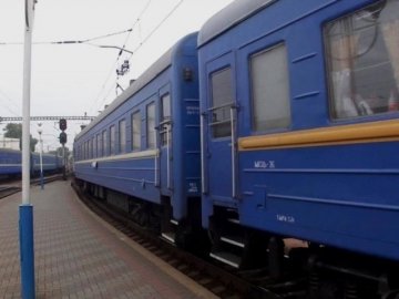 На волинській станції з поїзда зняли пасажирку за п'яний дебош 