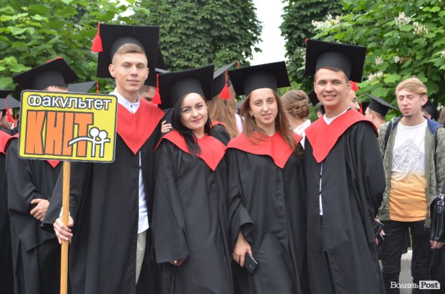 У луцькому політесі «відгуділи» випускний. ФОТО