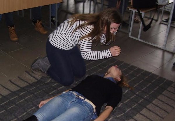 Студентів Академії рекреаційних технологій і права навчають надавати першу домедичну допомогу. ФОТО