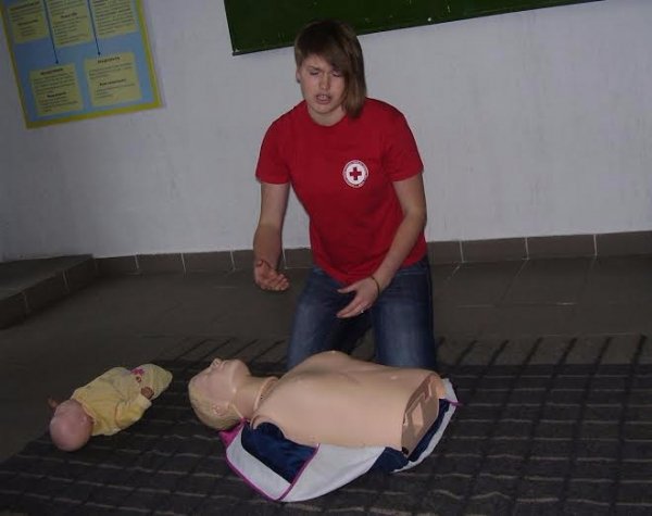 Студентів Академії рекреаційних технологій і права навчають надавати першу домедичну допомогу. ФОТО