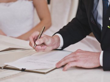 Нотаріуси отримають право реєструвати шлюби і розлучення