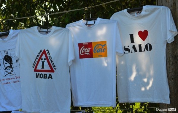 Середня ціна футболки - 80 гривень