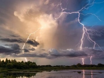 На заході України оголосили штормове попередження