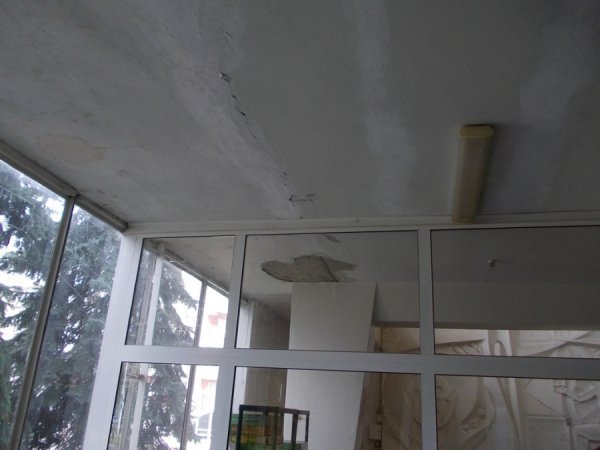 Грибок, корозія і дірявий дах: яким продали кінотеатр «Промінь». ФОТО