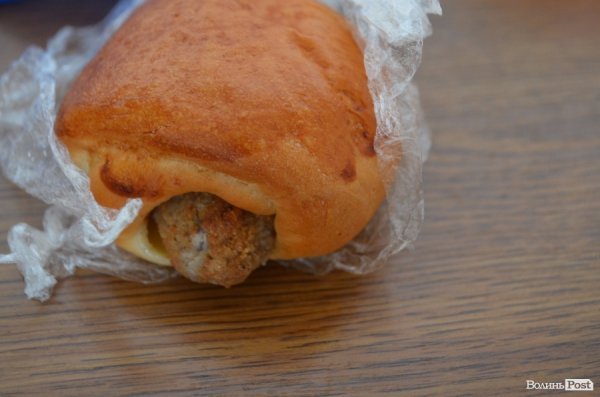 Луцькі супермаркети нахабно труять покупців. ФОТО