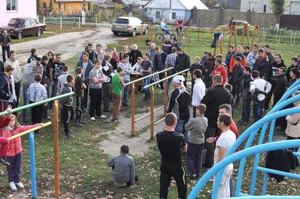 «Street Workout» в Ківерцях: віджимання на брусах. ФОТО