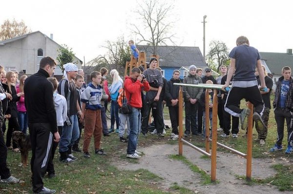«Street Workout» в Ківерцях: віджимання на брусах. ФОТО