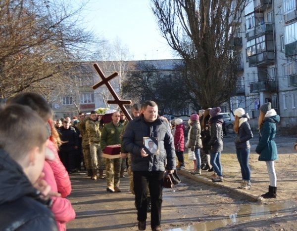 У Ковель привезли тіло загиблого бійця. ФОТО