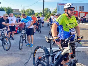 35 кілометрів заради перемоги: у Луцьку – благодійний велопробіг на підтримку ЗСУ. ВІДЕО