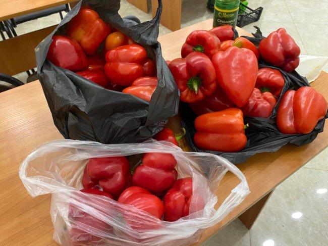 Жителі волинського села приготували майже 200 літрів салату для українських воїнів