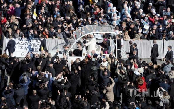 Бенедикт XVI попрощався з народом. ФОТО