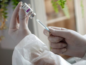 На Волині вже почали колоти бустерну дозу вакцини 