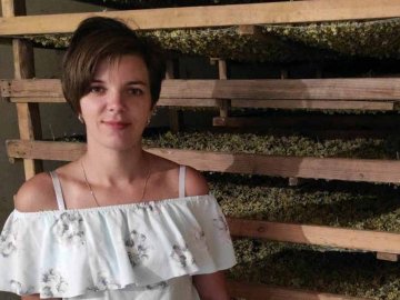 На Волині все село допомагає подружжю сушити фрукти та овочі для військових