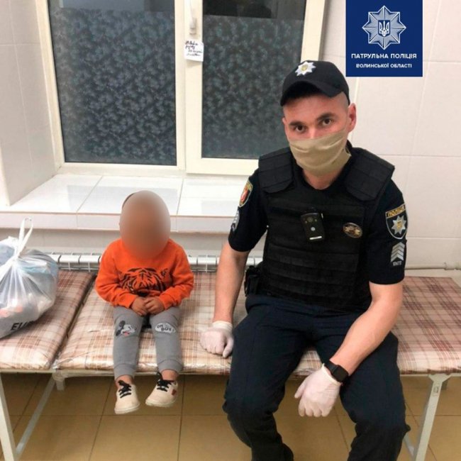 У товарному вагоні в Луцьку знайшли п'яну жінку з дитиною. ФОТО