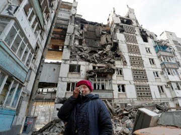У Маріуполі окупанти хочуть знести пошкоджені будинки: людей виганяють на  вулицю