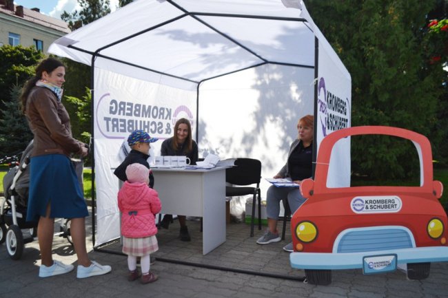 «Набираємо обертів»: чому працівники «Кромберг енд Шуберт Україна Лу» вийшли у центр Луцька з наметом*