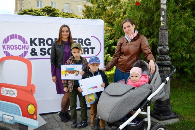 «Набираємо обертів»: чому працівники «Кромберг енд Шуберт Україна Лу» вийшли у центр Луцька з наметом*