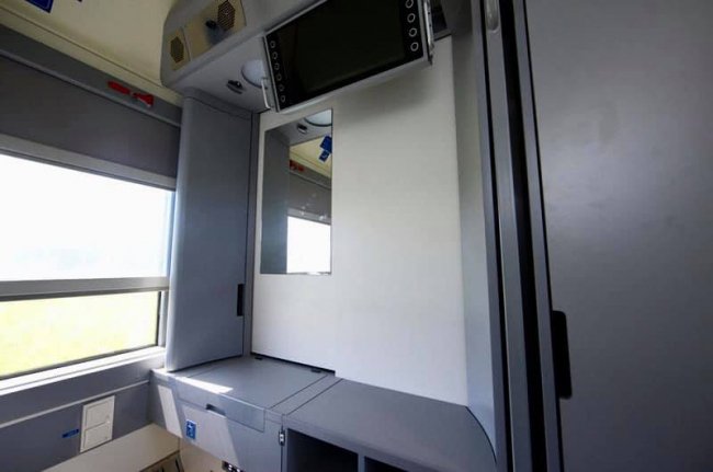 «Укрзалізниця» презентувала нові вагони з душем в кожному купе