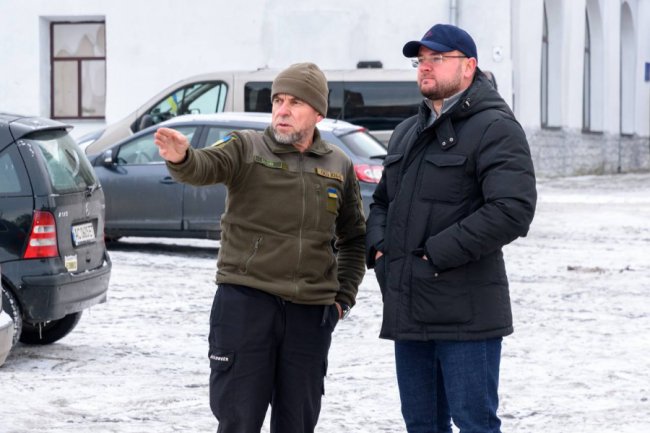 Працівники Луцькради купили 10 автомобілів для ЗСУ. ФОТО