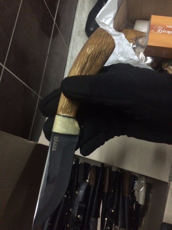 На Волині через митний пост намагались перевезти холодну зброю. ФОТО