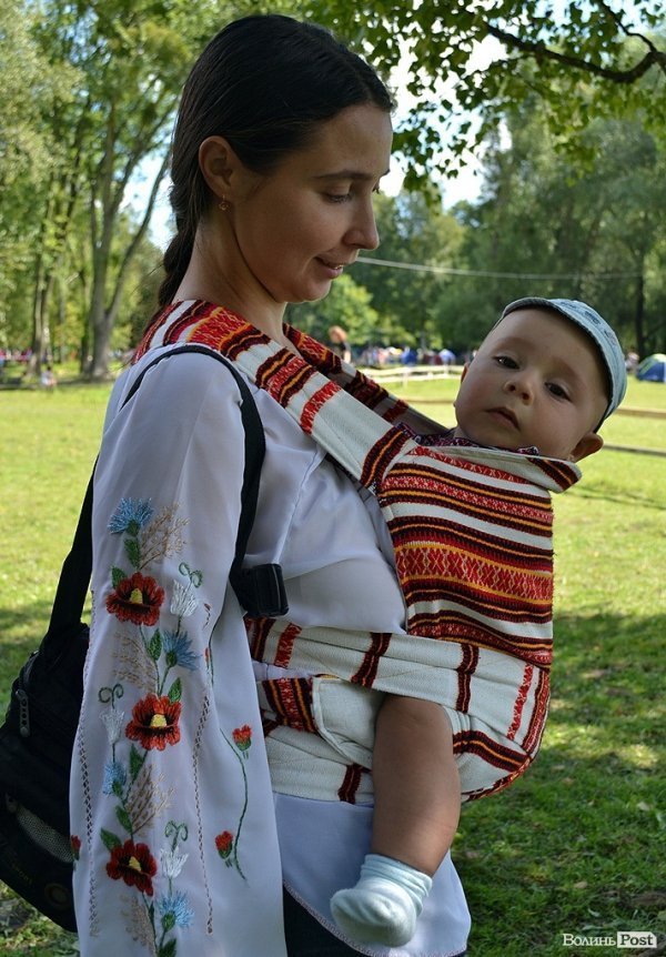 Діти  і «Бандерштат». ФОТО