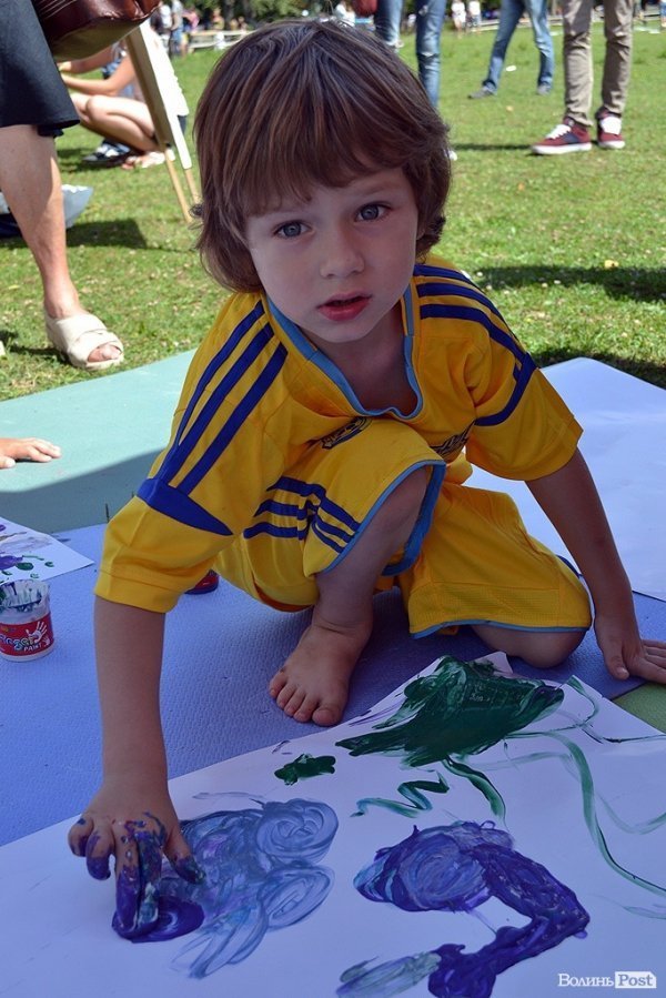 Діти  і «Бандерштат». ФОТО