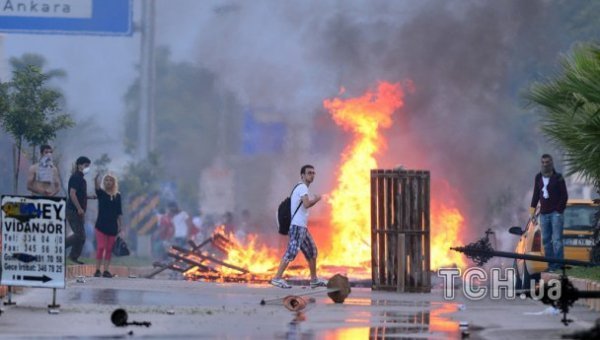 Бунт у Туреччині. ФОТО. ВІДЕО